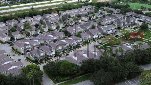 neighborhood-concrete-tile-roof-replacement